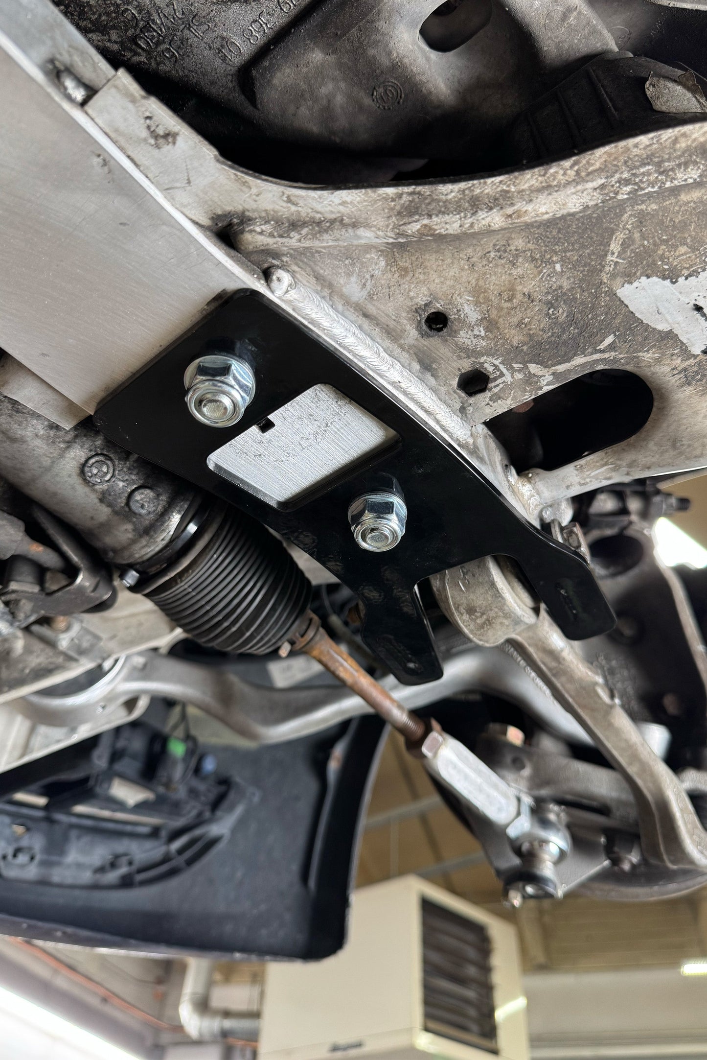 BMW E8x E9x Subframe Brace